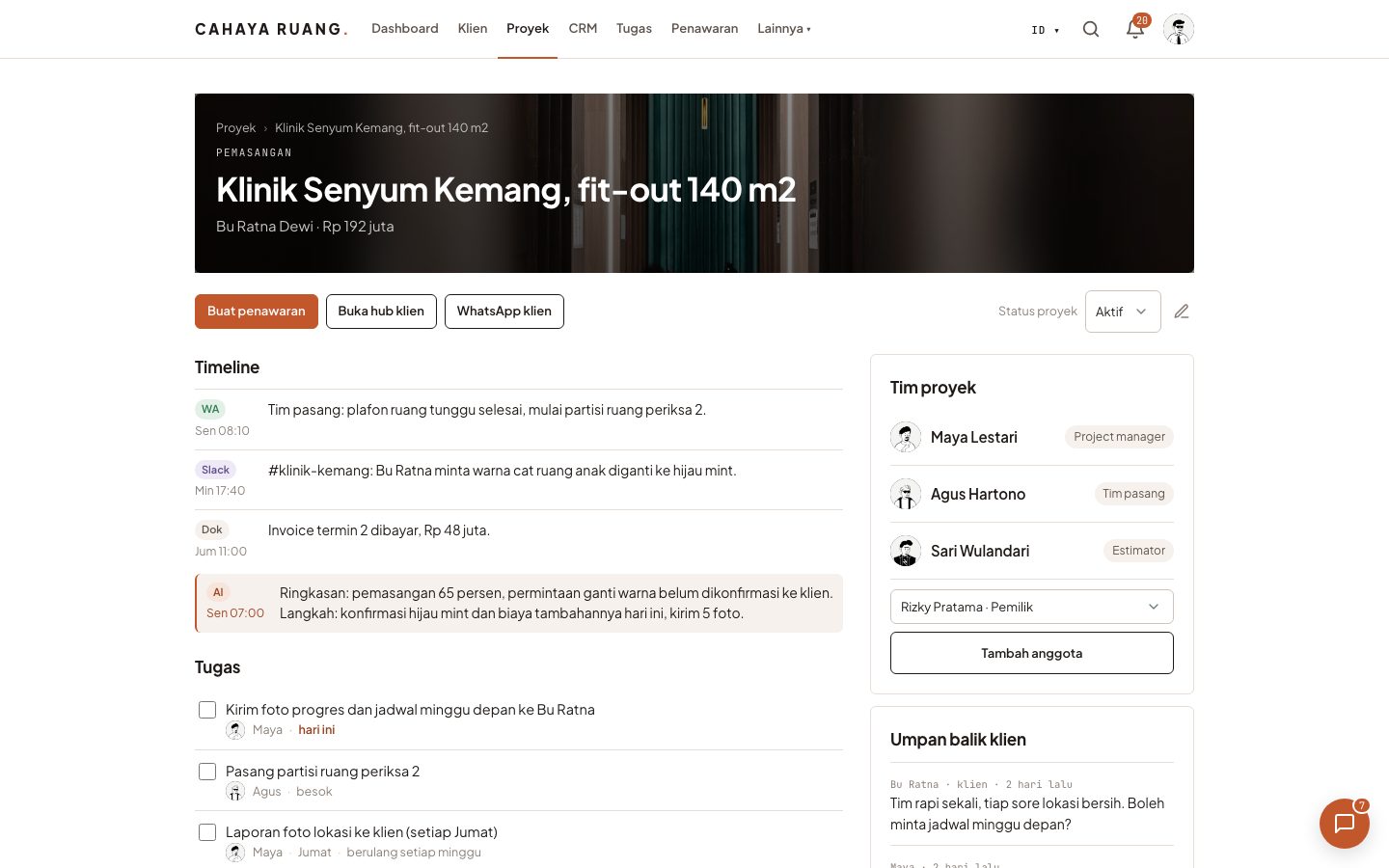 Halaman proyek: timeline, tugas, tim, umpan balik klien